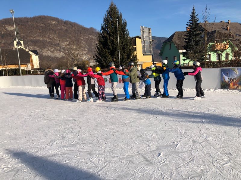 Hitro na smučišče in na drsališče